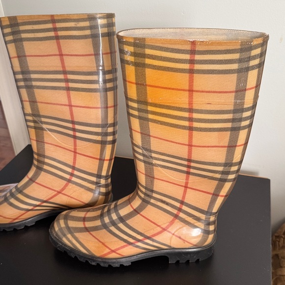✨ Burberry Nova Check Rubber Rain Boots | Classic Check | Designer Rain Boots ✨ - Picture 13 of 16